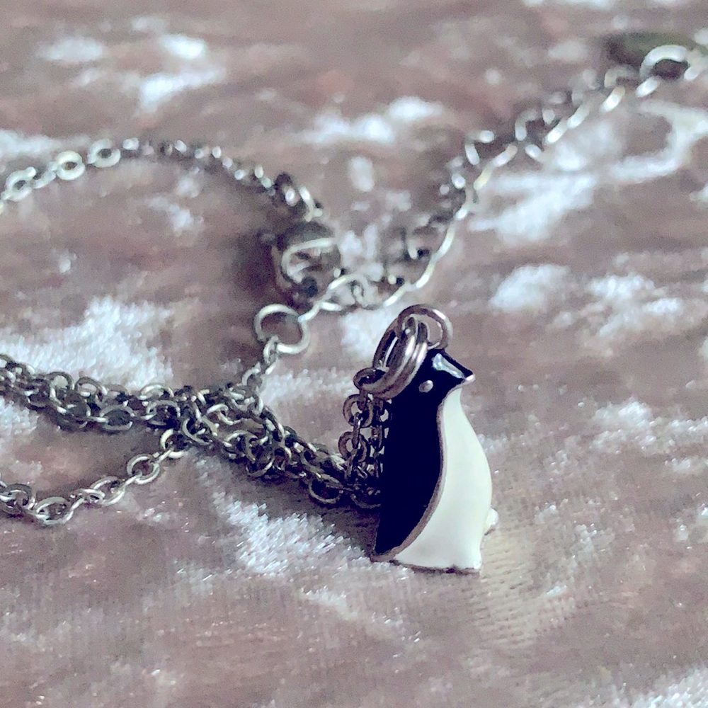 🐧Adorable Penguin Charm silver necklace CLAIRE’S